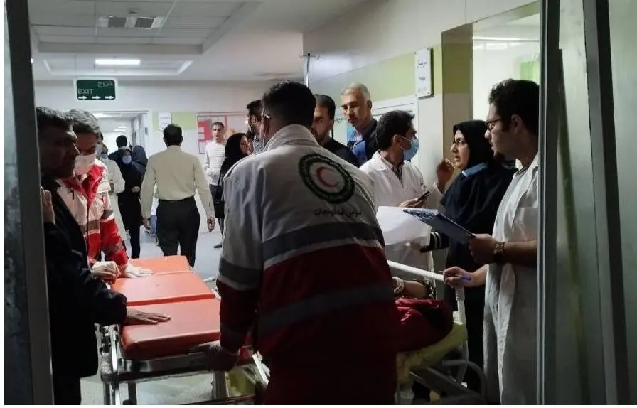 اعلام آمادگی پزشکان، پرستاران و امدادگران داوطلب برای کمک به دانشگاه علوم پزشکی کرمان و مداوای مجروحان
