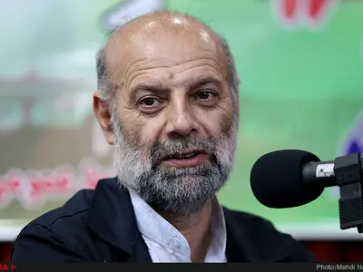 فقط می‌توانیم به احترام مردم تمام قد بایستیم