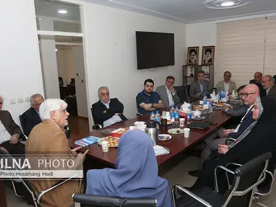 دیدار نوروزی برخی از چهره های سیاسی و دانشگاهی با محمدرضا عارف 