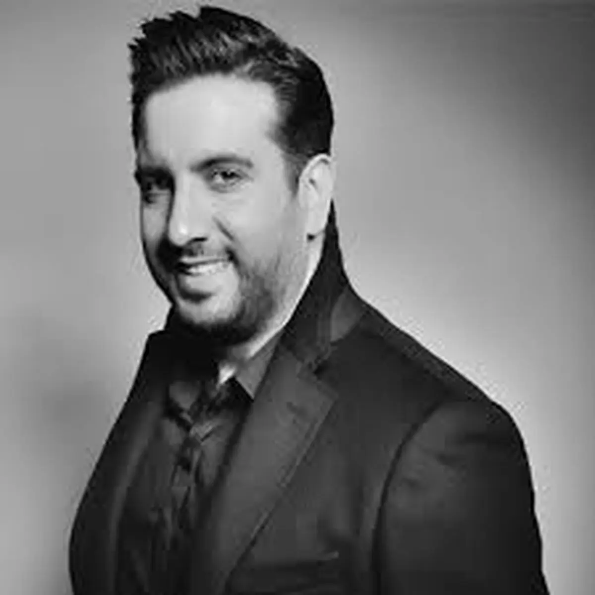 امید حاجیلی: بروسلی جد من بود!+ ببینید