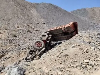 واژگونی کامیون حمل زغال سنگ در کوهبنان؛ یک کارگر جان باخت