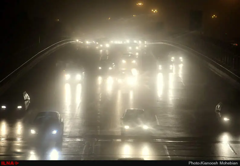 وقوع طوفان و گرد و خاک شدید در تهران