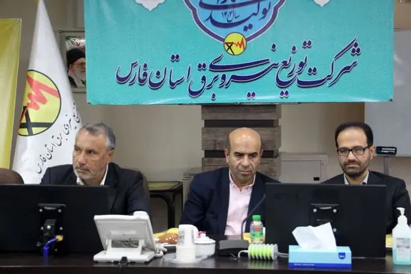  توسعه نیروگاه‌های خورشیدی سه مگاواتی در فارس آغاز شد