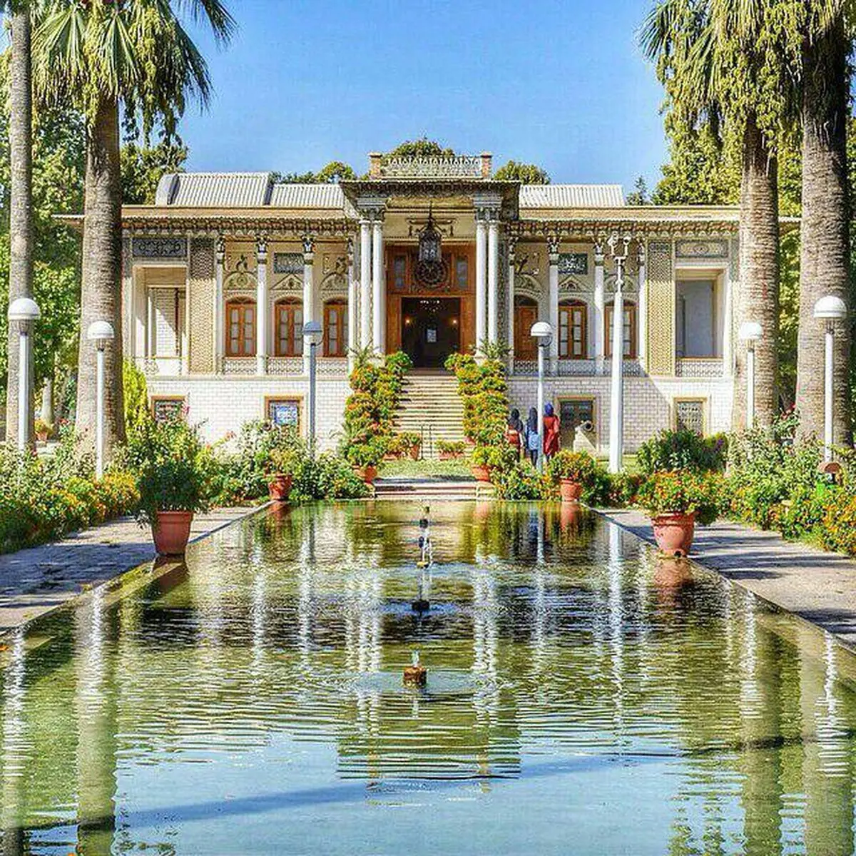 ساخت یک سازه در باغ عفیف‌آباد برای ساخت فیلم سینمایی است