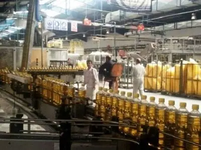 کارگران روغن نباتی جهان ۲ ماه مزد و ۳۵ ماه بیمه طلبکارند/ مدیرکل کار زنجان: همه به مطالبات خود می‌رسند