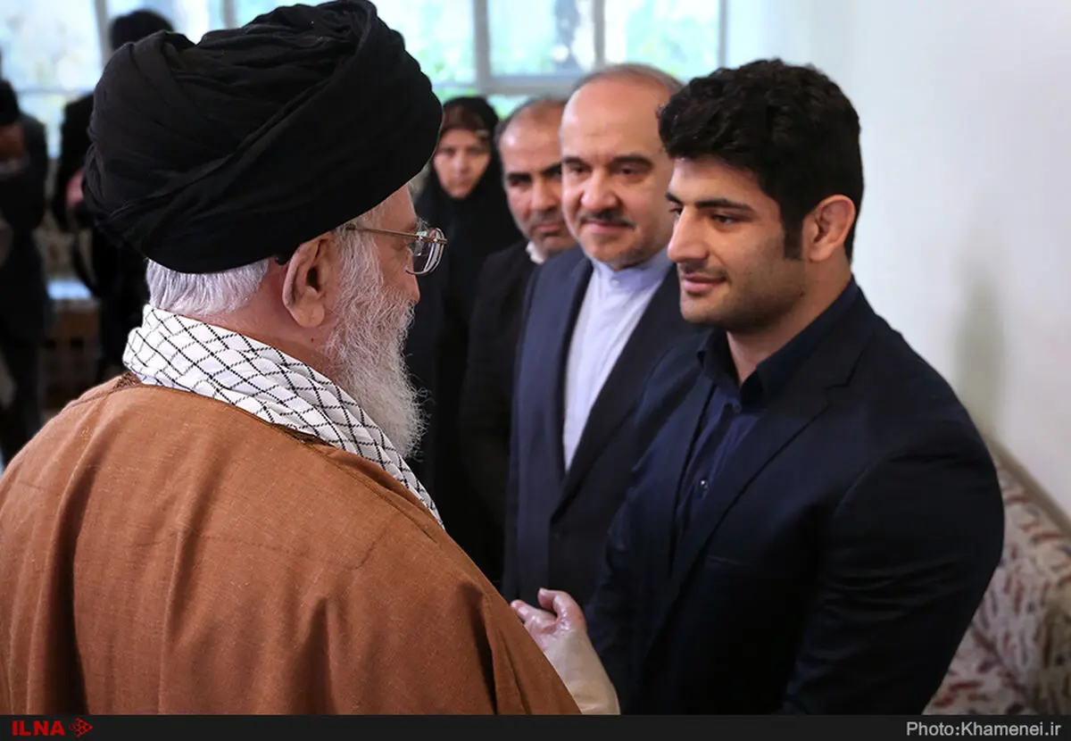 دلجویی رهبر انقلاب از قهرمانی کشتی ایران