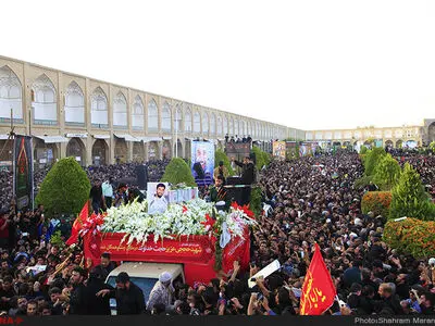 مراسم تشییع پیکر شهید حججی در میدان نقش جهان اصفهان‎