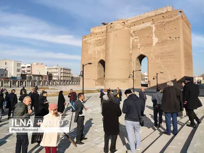 گردشگران خارجی ایران ویزاکارت دریافت می کنند