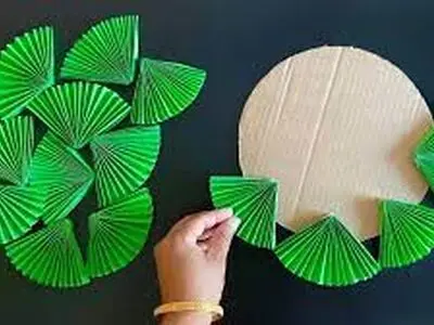 به همین راحتی گل‌آویز کاغذی برای جشن هایتان بسازید