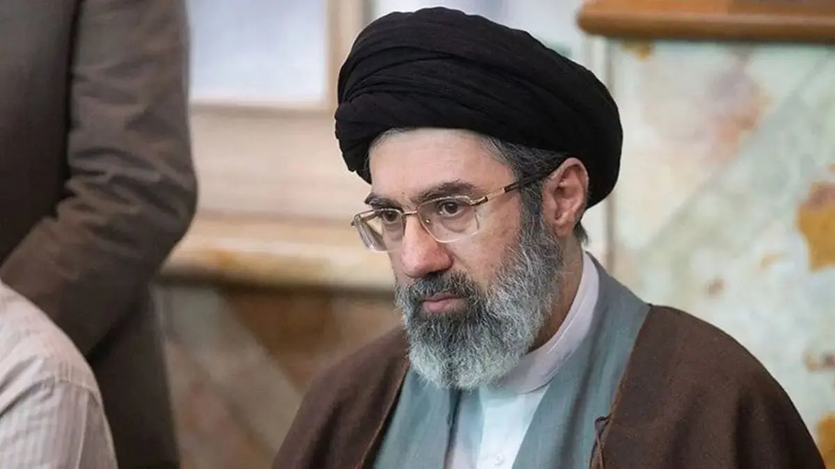 آیة الله السید مجتبى الخامنئی، القائد الجدید للثورة الاسلامیة.... سیرة ذاتیة