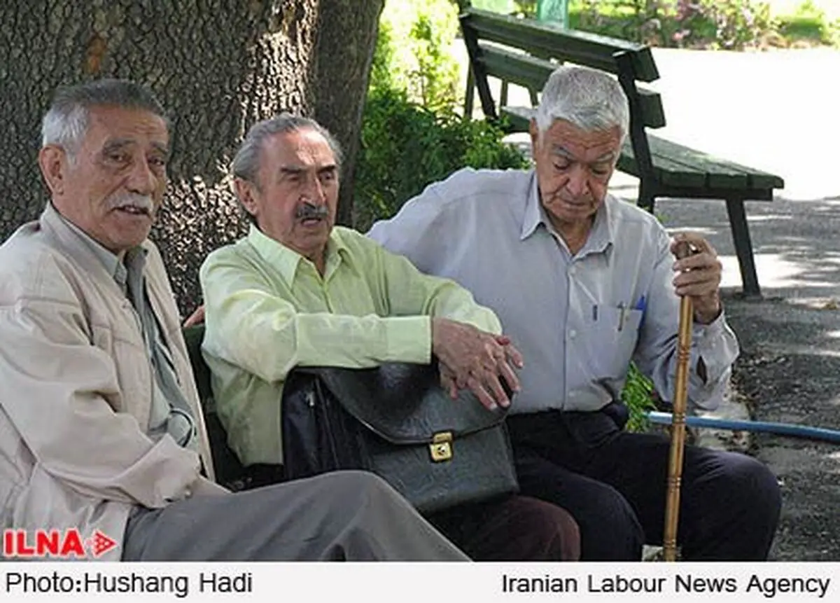 دولت به کارگران بازنشسته به چشم فرزند ناتنی نگاه نکند