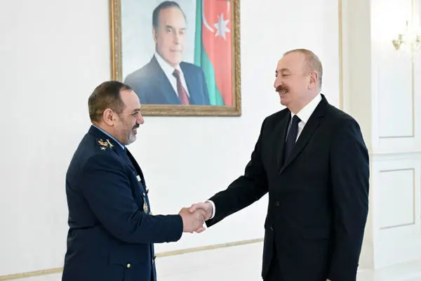 
Azerbaijani president receives Iran defense minister in Baku
