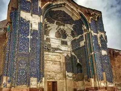 مرمت غیراصولی پهلوی اول و دوم را در گنبدهای مراغه اصلاح کردیم/ شیب‌بندی اشتباه باعث رطوبت و ریزش روزانه کاشی‌های گنبد کبود تبریز شده بود