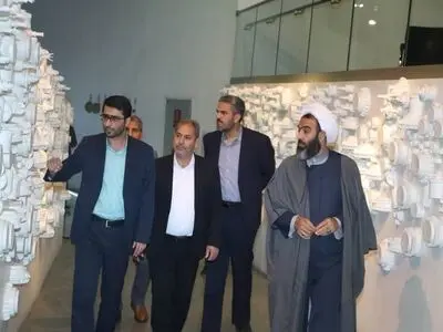 بازدید مجمع نمایندگان استان اصفهان از موزه ملی انقلاب اسلامی و دفاع مقدس
