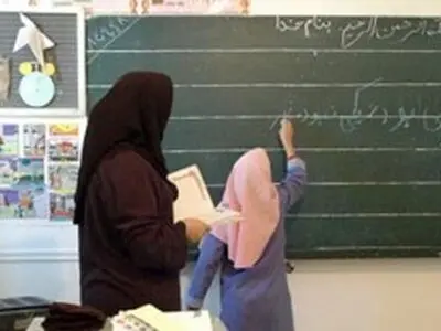 حقوق فرهنگیان  ۴۰۰ تا ۵۰۰ هزار تومان افزایش می‌یابد