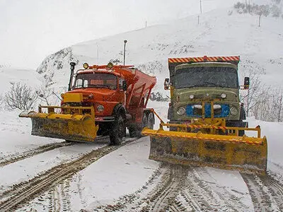 برف‌روبی ۵۵۰۰ کیلومتر باندراه در استان مرکزی