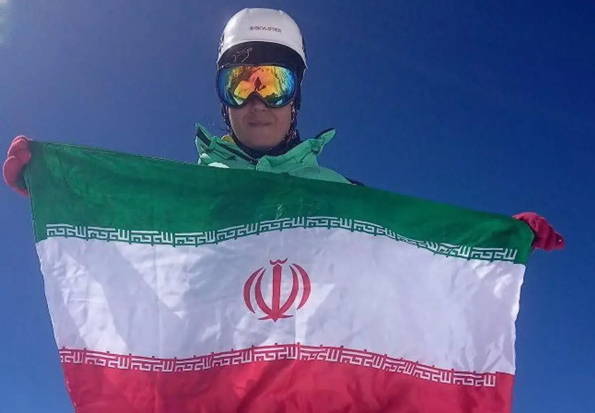 برافراشته شدن پرچم ایران بر فراز قله نپال توسط کوهنورد تبریزی