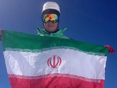 برافراشته شدن پرچم ایران بر فراز قله نپال توسط کوهنورد تبریزی
