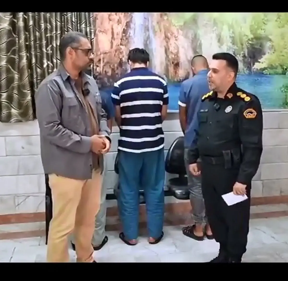 دستگیری مجرم بی رحم 19 ساله که تلفن همراه کودکان را سرقت می کرد+ فیلم