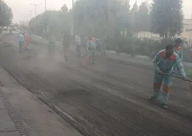مجبورمان می‌کنند از ۴ تا ۷ صبح در پروژه آسفالت کار کنیم/ ما رفتگریم یا کارگر عمرانی؟!