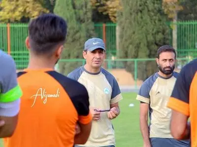 تمرینات ذوب آهن روی چمن مصنوعی (تصاویر)