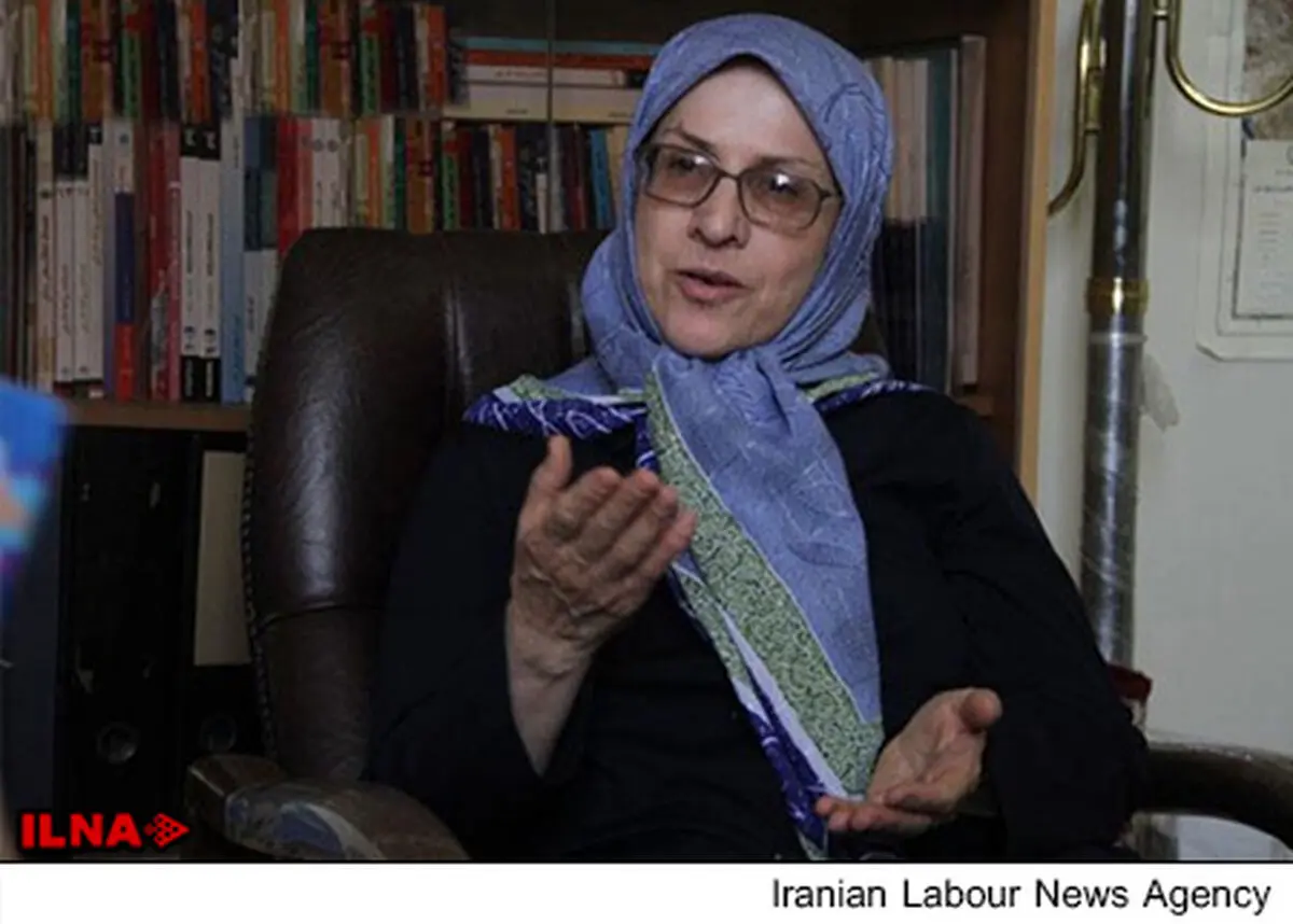  الهه کولایی در دانشگاه یزد سخنرانی می‌کند 