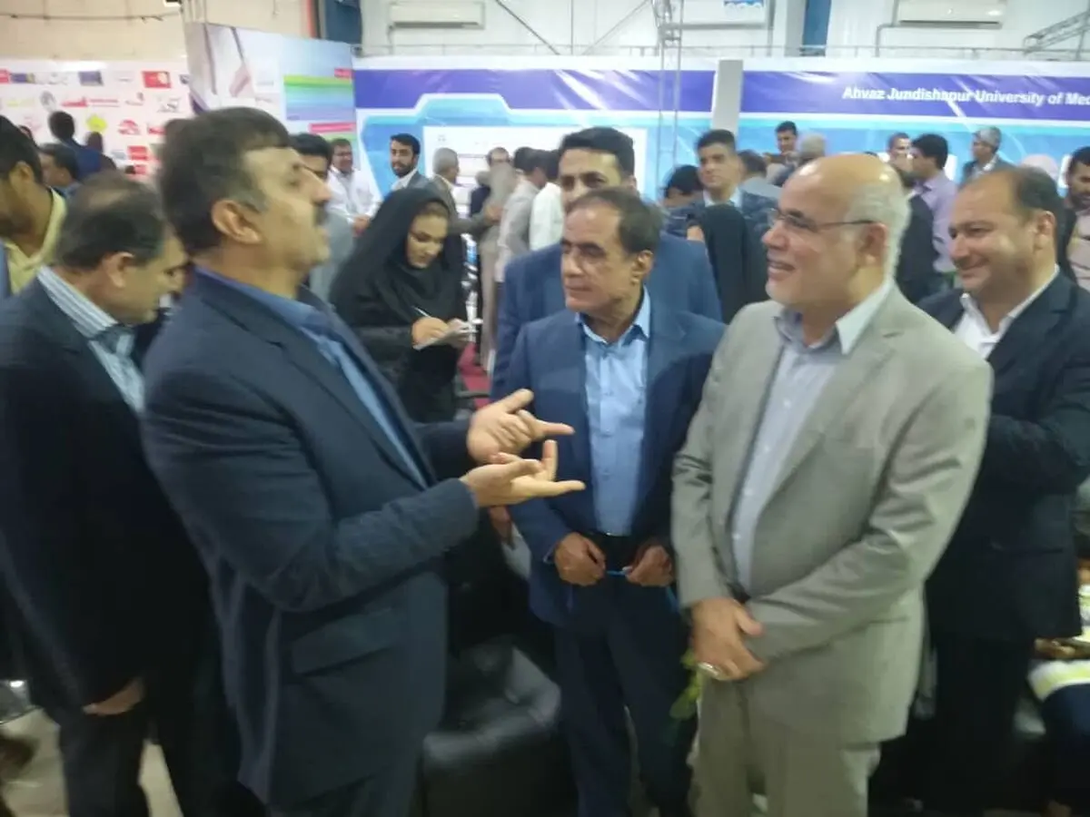نمایشگاه هفته دولت در اهواز گشایش یافت/ حاجی زاده: دولتی ها باید فرهنگ قناعت را سرلوحه کار خود قرار دهند