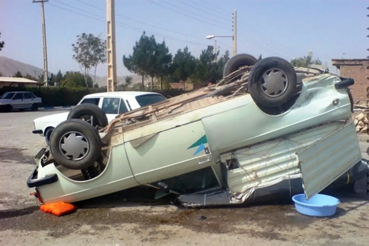 واژگونی وانت پیکان جان راننده را گرفت