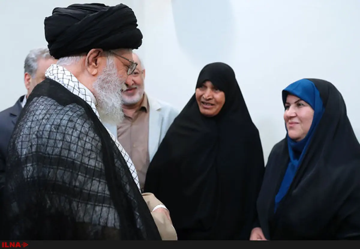 نویسنده و راوی کتاب «فرنگیس» با رهبر انقلاب دیدار کردند