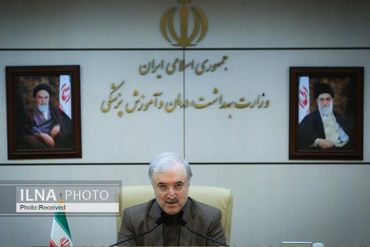 تجلیل وزیر بهداشت، درمان و آموزش پزشکی از مدیر شبکه دو سیما