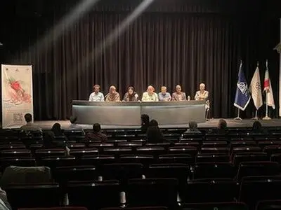 نقش‌آفرینی هنر و هنرمند در بزنگاه‌های تاریخی/ هنر نیازمند نگاه انسانی است