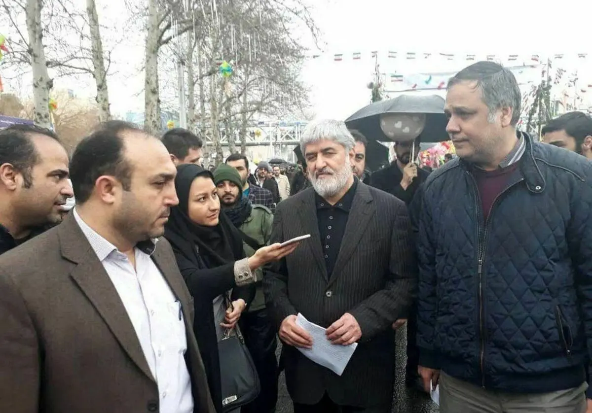 علی مطهری به جمع راهپیمایان ۲۲ بهمن پیوست