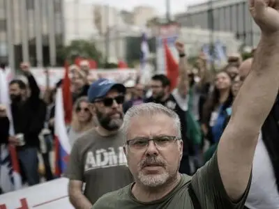 اعتراض کارگران و احزاب یونان به حذف یک روز از تعطیلات هفتگی