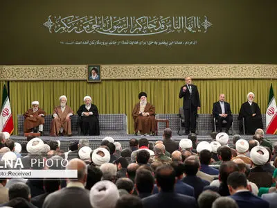 قائد الثورة یحذر من النوایا الشریرة المستترة خلف الابتسامات الدبلوماسیة الامیرکیة