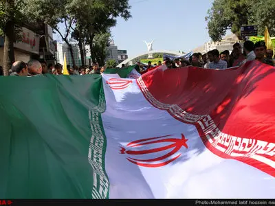 برگزاری مراسم روز جهانی قدس در چهاردهمین روز تحمیل جنگ به ایران/ تکبیر مردم همزمان با انفجارها در حوالی مسیر راهپیمایی+ فیلم و عکس