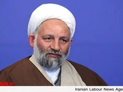 از شورای فقها پیروی می‌کنیم