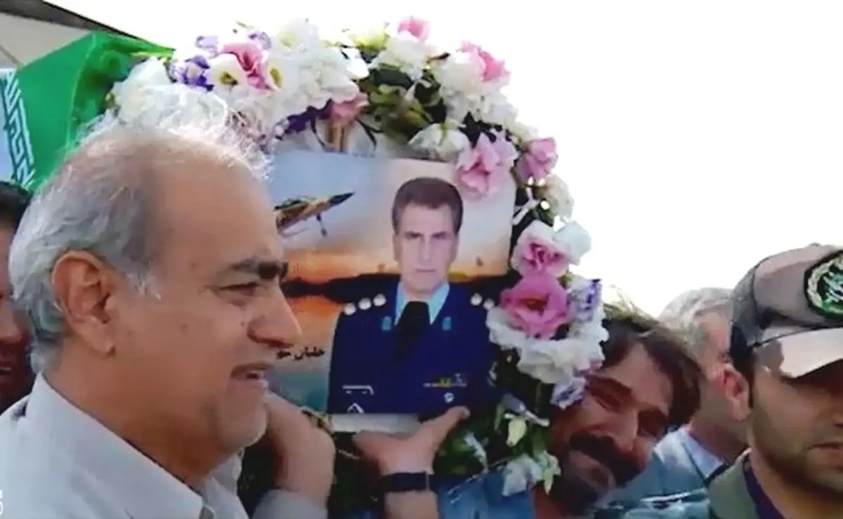 پیکر خلبان فتاحی وارد کرمانشاه شد/ انتقال پیکر شهید به زادگاهش در گیلانغرب+تصاویر