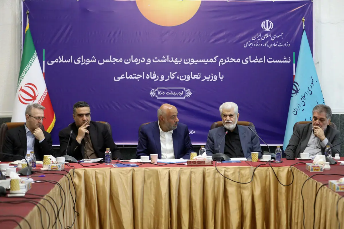 بررسی مشکلات پرداختی بازنشستگان، دارو و بیمه/۱۶ کارخانه داروسازی در جنگ ۴۰ روزه آسیب دیدند