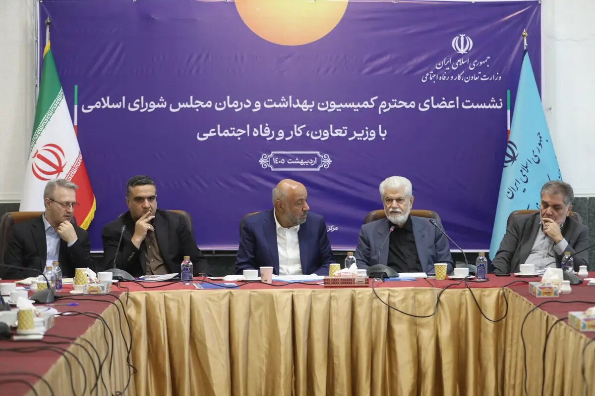 بررسی مشکلات پرداختی بازنشستگان، دارو و بیمه/۱۶ کارخانه داروسازی در جنگ ۴۰ روزه آسیب دیدند