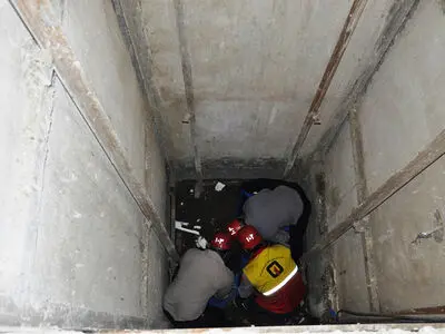 سقوط مرگبار کارگر خرم آبادی در چاهک آسانسور