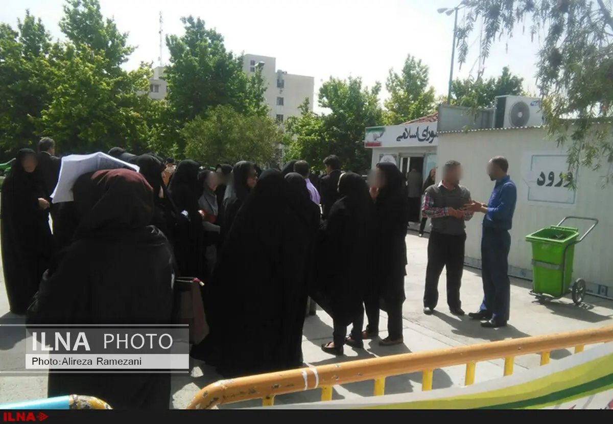 آموزش دهندگان نهضت سوادموزی مقابل مجلس تجمع کردند 