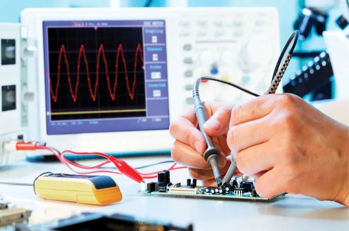 اسیلوسکوپ چیست و چگونه کار میکند؟