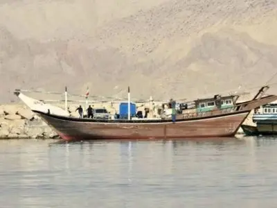 توقیف شناور حامل ۱۰۰ هزار لیتر سوخت قاچاق در آب‌های خلیج فارس