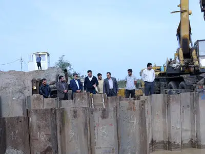 بازدید فرماندار آستانه اشرفیه ازروند احداث و تکمیل سد لاستیکی انبارسر بر روی رودخانه حاجعلی جوب