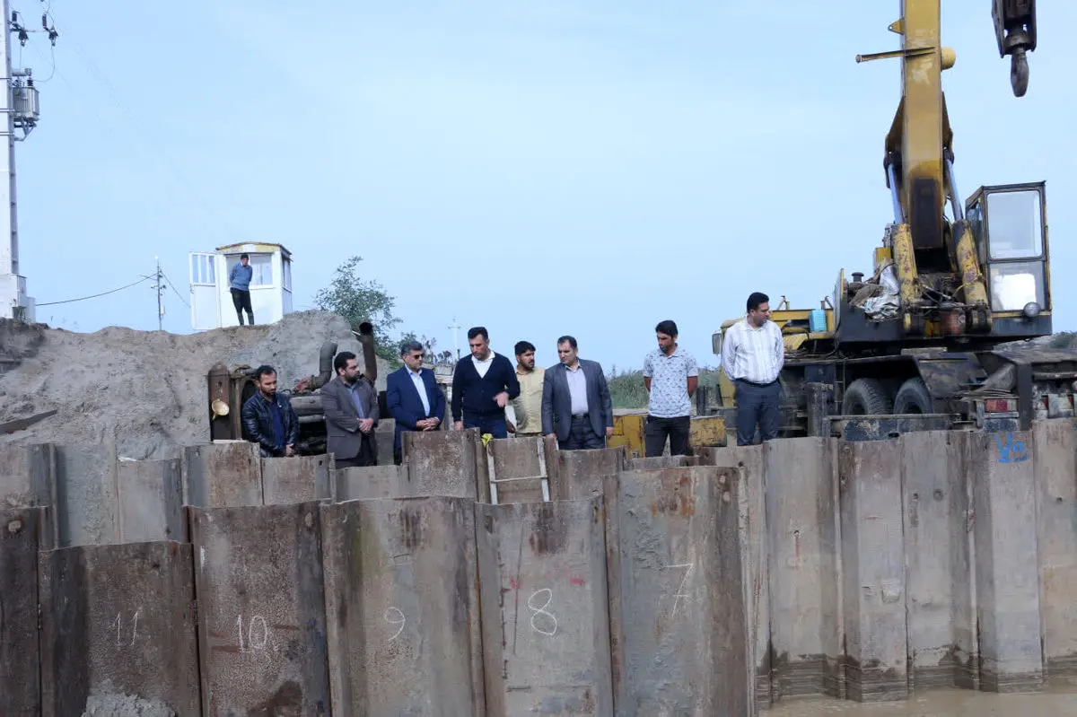 بازدید فرماندار آستانه اشرفیه ازروند احداث و تکمیل سد لاستیکی انبارسر بر روی رودخانه حاجعلی جوب