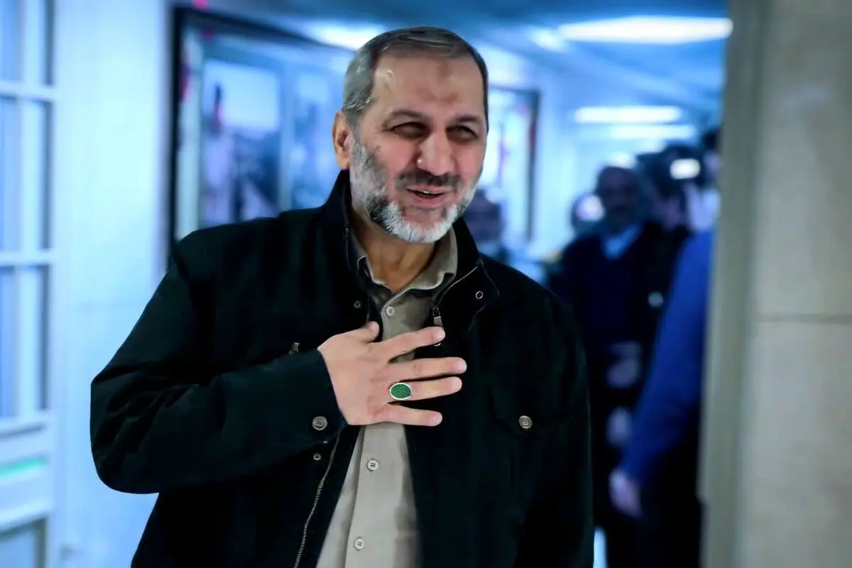  با صلابت و مقتدرانه از کیان اسلامی و وطن عزیزمان با بذل جان دفاع می کنیم