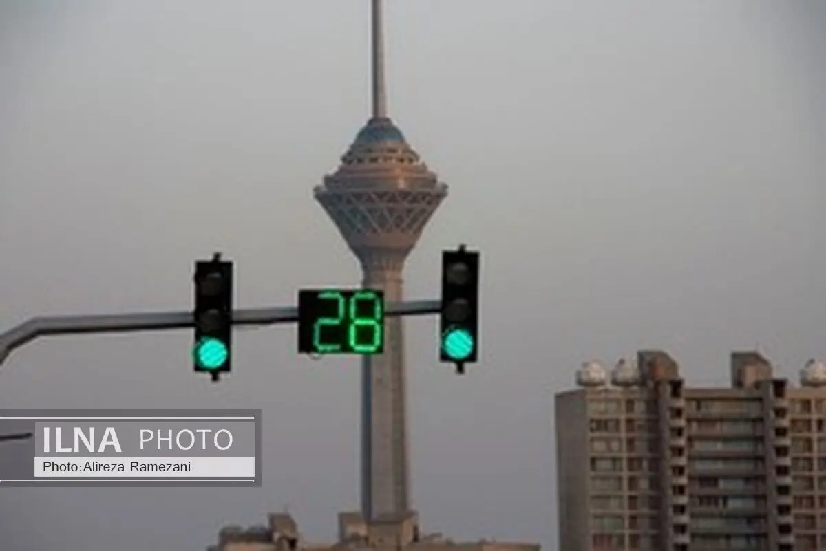 عبور از چراغ سبز نیاز به زمان دارد 