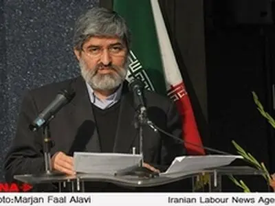 وزیر علوم برای افشای تخلفات دولت گذشته از استیضاح استقبال کند
