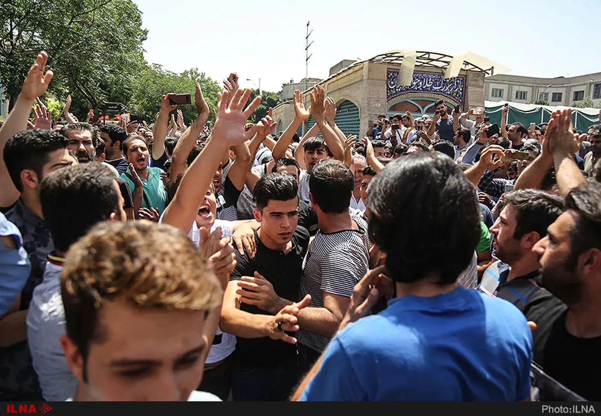 حضور نیروی انتظامی برای بازگرداندن آرامش به بازار/ تشکیل جلسه شورای تامین برای بررسی موضوع/ بخشی از بازار تعطیل شده است