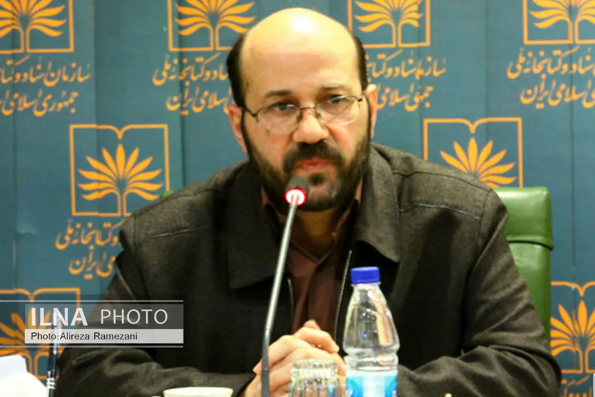 کتاب‌ها بدون توجه به گرایش سیاسی نویسنده نگهداری می‌شوند/۳۰ اثر امیرحسن چهل‌تن در مخزن 